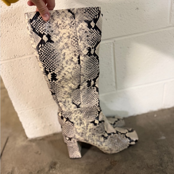Zara Shoes - Zara snakeskin boots